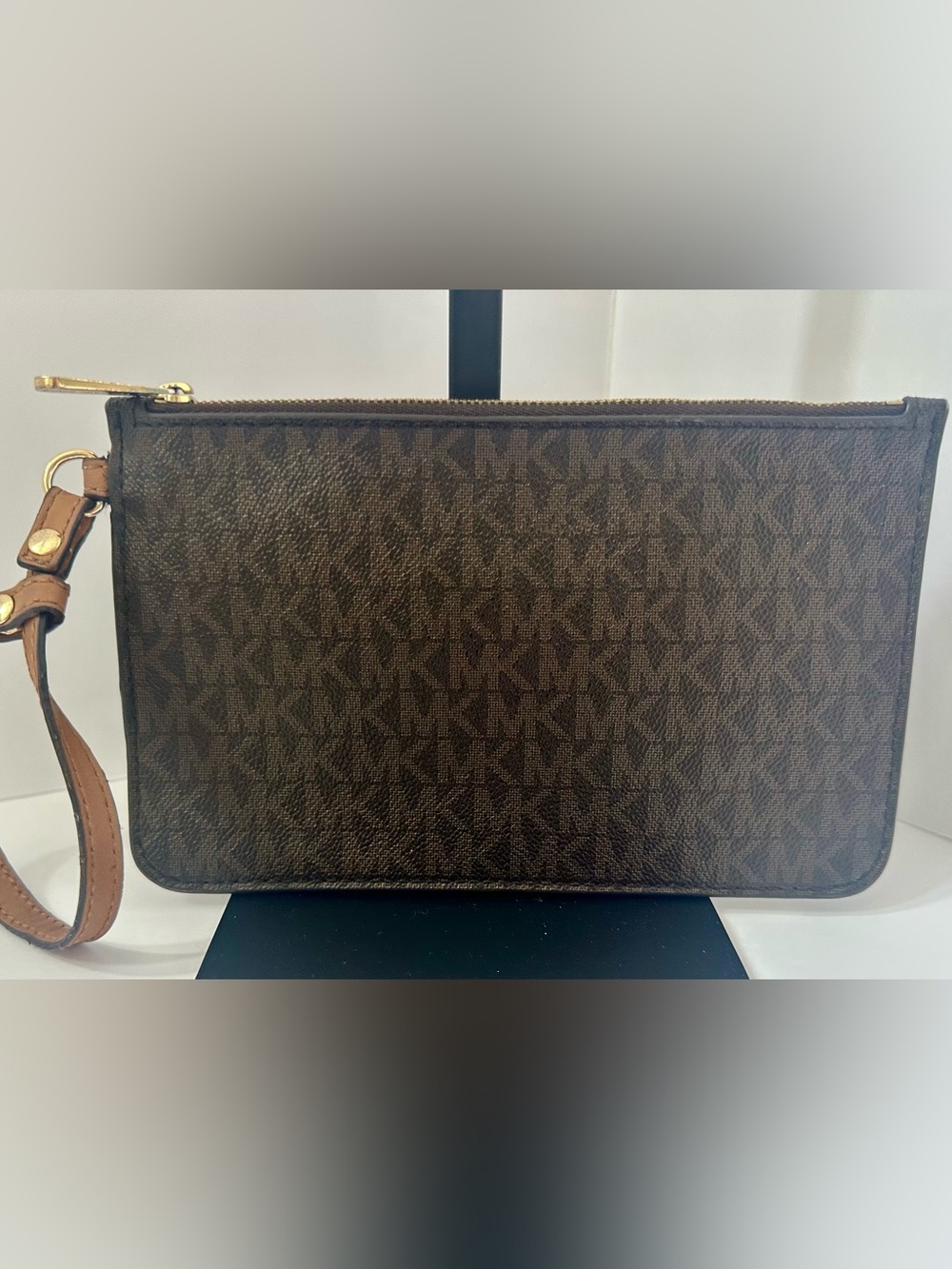 Michael Kors Jet Set Large Logo Clutch/Wristlet Brown/Tan Gold detachable strap